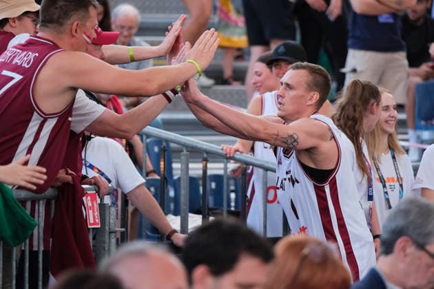 June 6, 2026, Warsaw, Masovian Voivodeship, Poland: Latvia s NAURIS MIEZIS (1) high fives fans at the end of a FIBA 3x3 Basketball World Cup men s quarter-final game between Latvia and Lithuania in Warsaw, Poland. Warsaw Poland - ZUMAk204 20260606_zip_k204_062 Copyright: xRomanxKozielx