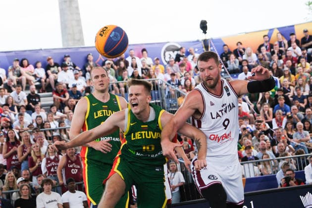 June 6, 2026, Warsaw, Masovian Voivodeship, Poland: Latvia s ZIGMARS RAIMO (9) and Lithuania s ROKAS JOCYS (10), AURELIJUS PUKELIS (24) in action during a FIBA 3x3 Basketball World Cup men s quarter-final game between Latvia and Lithuania in Warsaw, Poland. Warsaw Poland - ZUMAk204 20260606_zip_k204_066 Copyright: xRomanxKozielx