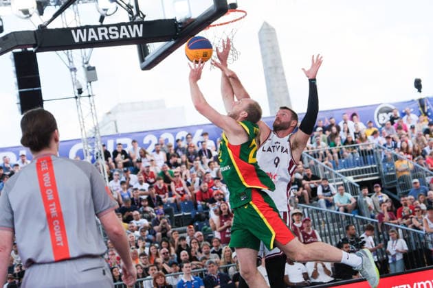 June 6, 2026, Warsaw, Masovian Voivodeship, Poland: Latvia s ZIGMARS RAIMO (9) and Lithuania s IGNAS VAITKUS (22) in action during a FIBA 3x3 Basketball World Cup men s quarter-final game between Latvia and Lithuania in Warsaw, Poland. Warsaw Poland - ZUMAk204 20260606_zip_k204_067 Copyright: xRomanxKozielx