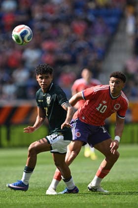 June 6, 2026, Harrison, New Jersey, USA: Scotland forward CHE ADAMS (10) and Bolivia defender LUCAS MACAZAGA (21) in action during the Road to 26 International Friendly, Länderspiel, Nationalmannschaft match at Sports Illustrated Stadium in Harrison New Jersey Scotland defeats Bolivia 4 to 0 Harrison USA - ZUMAa301 20260606_aaf_a301_022 Copyright: xBrooksxVonxArxx