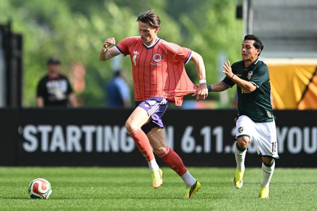 June 6, 2026, Harrison, New Jersey, USA: Scotland midfielder SCOTT MCTOMINAY (4) and Bolivia forward JUAN GODOY (18) in action during the Road to 26 International Friendly, Länderspiel, Nationalmannschaft match at Sports Illustrated Stadium in Harrison New Jersey Scotland defeats Bolivia 4 to 0 Soccer 2026: Scotland 4:0 Bolivia  - ZUMAa301 20260606_aaf_a301_026 Copyright: xBrooksxVonxArxx