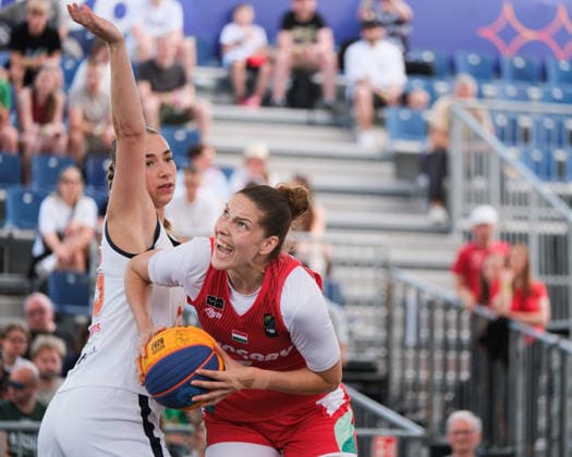 June 6, 2026, Warsaw, Masovian Voivodeship, Poland: Netherlands LOTTE VAN KRUISTUM (15) and Hungary s VIRAG TAKACS-KISS (2) in action during a FIBA 3x3 Basketball World Cup women s quarter-final game between Netherlands and Hungary in Warsaw, Poland. Basketball 2026: FIBA 3x3 World Cup Women s Quarterfinal: Netherlands 21:20 Hungary  - ZUMAk204 20260606_zip_k204_024 Copyright: xRomanxKozielx