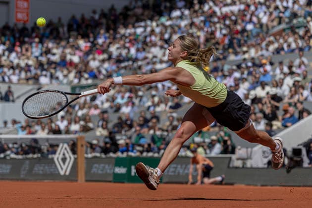 2026 French Open - Day Fourteen Maja Chwalinska returns the ball against Mirra Andreeva during the Women s Final at the Roland Garros Grand Slam Tournament on June 6, 2026, in Paris, France. Paris France  Copyright: xRobertxSzaniszlox originalFilename:szaniszlo-notitle260606_nparc.jpg