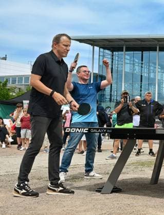 The 1st German Table Tennis Outdoor Community Championships were opened by the 1989 doubles world champions Jörg Roßkopf and Steffen Fetzner The 1st German Outdoor Table Tennis Championships as part of the LOTTO Thüringen TT Finals at Messe Erfurt 6 June The first title fights of the outdoor communities were opened by Germanys 1989 table tennis world champions, the current mens national coach Jörg Roßkopf left and Steffen Fetzner Erfurt Messe Erfurt Thuringia Germany