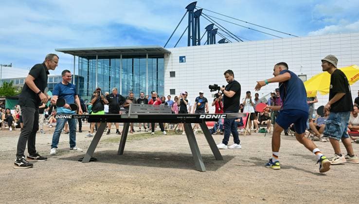 The 1st German Outdoor Table Tennis Championships were opened by the 1989 doubles world champions Jörg Roßkopf and Steffen Fetzner The 1st German Outdoor Table Tennis Championships as part of the LOTTO Thüringen TT Finals at Messe Erfurt 6 June The first title fights of the outdoor communities were opened by Germanys 1989 table tennis world champions, the current mens national coach Jörg Roßkopf and Steffen Fetzner left Erfurt Messe Erfurt Thuringia Germany