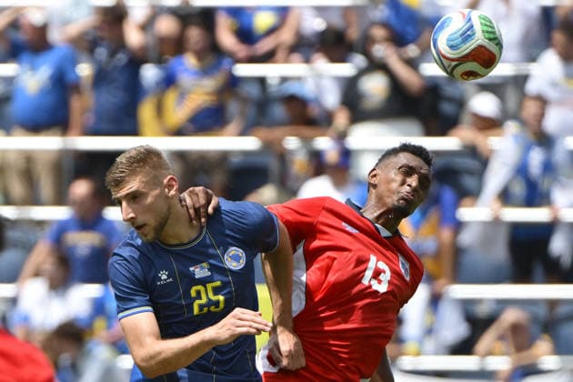 Jiovany Ramos (R) of Panama battles for the ball with Jovo Lukic of Bosnia and Herzegovina in a friendly match between Panama and Bosnia and Herzegovina ahead of the 2026 FIFA World Cup, WM, Weltmeisterschaft, Fussball at Energizer Park in St. Louis, USA, 06 June 2026. FIFA World Cup 2026 Friendly: Panama - Bosnia Herzegovina !ACHTUNG: NUR REDAKTIONELLE NUTZUNG!  Copyright: xTimxVizerx AMDEP6470 20260607-55020522769_1