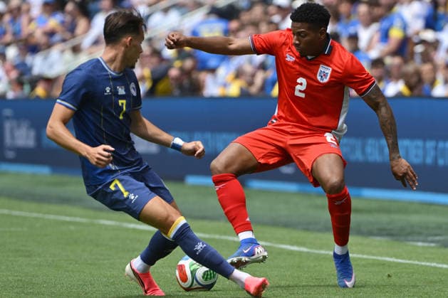 Cesar Blackman (R) of Panama challenges Amar Dedic of Bosnia and Herzegovina for the ball in a friendly match between Panama and Bosnia and Herzegovina ahead of the 2026 FIFA World Cup, WM, Weltmeisterschaft, Fussball at Energizer Park in St. Louis, USA, 06 June 2026. FIFA World Cup 2026 Friendly: Panama - Bosnia Herzegovina !ACHTUNG: NUR REDAKTIONELLE NUTZUNG!  Copyright: xTimxVizerx AMDEP6472 20260607-55020522788_1