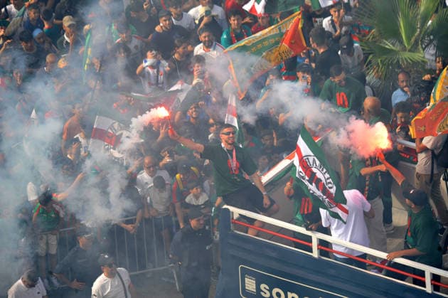 MC Alger Celebrate The Championship Trophy With The Fans. Supporters of MC Alger celebrate their victory in the Algerian Championship 2025 26 with the players in Algiers, Algeria, on July 6, 2026. MC Alger wins the Algerian championship for the tenth time in its history. Alger Algeria  Copyright: xAPPx originalFilename:app-notitle260606_npNEC.jpg