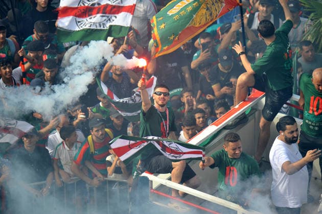 MC Alger Celebrate The Championship Trophy With The Fans. Supporters of MC Alger celebrate their victory in the Algerian Championship 2025 26 with the players in Algiers, Algeria, on July 6, 2026. MC Alger wins the Algerian championship for the tenth time in its history. Alger Algeria  Copyright: xAPPx originalFilename:app-notitle260606_nptdX.jpg