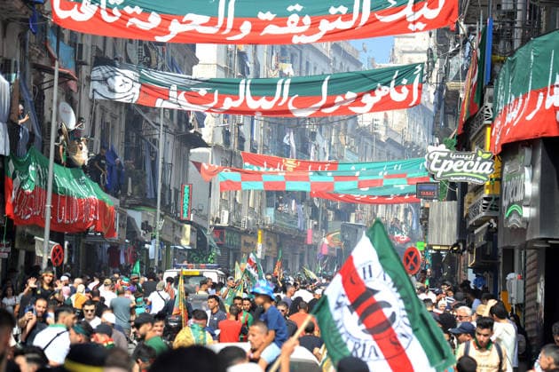 MC Alger Celebrate The Championship Trophy With The Fans. Supporters of MC Alger celebrate their victory in the Algerian Championship 2025 26 with the players in Algiers, Algeria, on July 6, 2026. MC Alger wins the Algerian championship for the tenth time in its history. Alger Algeria  Copyright: xAPPx originalFilename:app-notitle260606_npxXa.jpg