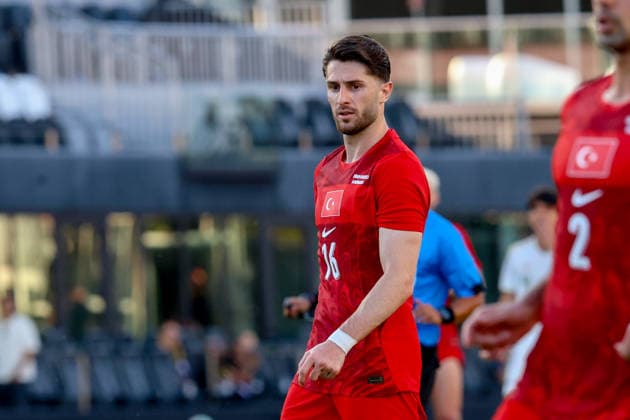 FORT LAUDERDALE, FL - JUNE 06: Turkey midfielder IÌ‡smail Yüksek (16) looks on during the International Friendly, Länderspiel, Nationalmannschaft game between Turkey and Venezuela at Inter Miami CF Stadium on June 6, 2026 in Fort Lauderdale,Florida.(Photo by Chris Arjoon Icon Sportswire) SOCCER: JUN 06 Turkey vs Venezuela EDITORIAL USE ONLY Icon2606060010035