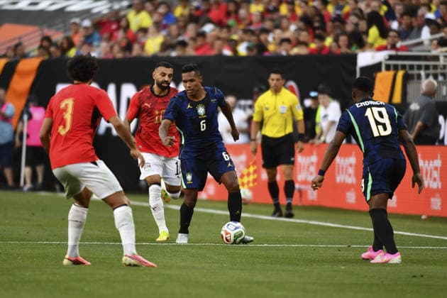 CLEVELAND, USA - JUNE 06: Alex Sandro of Brazil and Mohamed Salah of Eygpt during an International Friendly, Länderspiel, Nationalmannschaft match in preparation for the upcoming 2026 FIFA World Cup, WM, Weltmeisterschaft, Fussball between Brazil and Egypt (Photo by Rebekah Wynkoop SPP)  Copyright: xRebekahxWynkoop SPPx Sportspressphoto_SPR162388