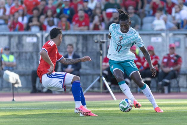 June 6, 2026, Caxias, Lisbon, Portugal: Portugal and Milan forward RAFAEL LEAO (17) in action during the game for the International Friendly, Länderspiel, Nationalmannschaft game between Portugal vs Chile at Estadio Nacional Soccer 2026: Portugal 2:1 Chile  - ZUMAs359 20260606_zsp_s359_105 Copyright: xAlexandrexdexSousax