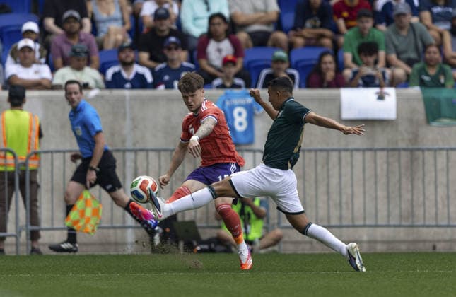 HARRISON, NEW JERSEY - JUNE 6: Ben Gannon-Doak 17 of Scotland crosses the ball during the International Friendly, Länderspiel, Nationalmannschaft match between Scotland and Bolivia at Sports Illustrated Stadium on June 6, 2026 in Harrison, New Jersey.(Photo by Georgia Soares Sports Press Photo)  Copyright: xGeorgiaxSoares SportsxPressxPhotox Sportspressphoto_SPR162463