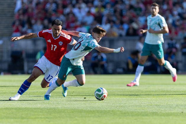 June 6, 2026, Caxias, Lisbon, Portugal: Chile and Sevilla defender GABRIEL SUAZO (17) and Portugal and Juventus forward FRANCISCO CONCEICAO (26) in action during the game for the International Friendly, Länderspiel, Nationalmannschaft game between Portugal vs Chile at Estadio Nacional Caxias Portugal - ZUMAs359 20260606_zsp_s359_108 Copyright: xAlexandrexdexSousax