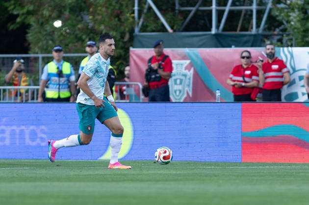 June 6, 2026, Caxias, Lisbon, Portugal: Portugal and Manchester United, ManU defender DIOGO DALOT (5) in action during the game for the International Friendly, Länderspiel, Nationalmannschaft game between Portugal vs Chile at Estadio Nacional Soccer 2026: Portugal 2:1 Chile  - ZUMAs359 20260606_zsp_s359_233 Copyright: xAlexandrexdexSousax
