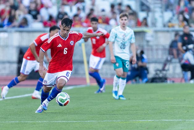 June 6, 2026, Caxias, Lisbon, Portugal: Chile and Rosario Central midfielder VICENTE PIZARRO (6) in action during the game for the International Friendly, Länderspiel, Nationalmannschaft game between Portugal vs Chile at Estadio Nacional Caxias Portugal - ZUMAs359 20260606_zsp_s359_270 Copyright: xAlexandrexdexSousax