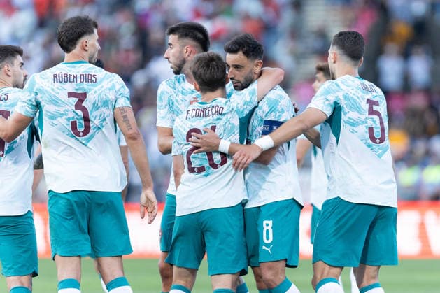 June 6, 2026, Caxias, Lisbon, Portugal: Portugal and Manchester United, ManU midfielder BRUNO FERNANDES (8) celebrates with teammates after scoring a goal during the game for the International Friendly, Länderspiel, Nationalmannschaft game between Portugal vs Chile at Estadio Nacional Caxias Portugal - ZUMAs359 20260606_zsp_s359_291 Copyright: xAlexandrexdexSousax