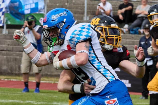 German Football League GFL , Munich Cowboys vs Allgäu Comets, Munich Cowboys, Allgäu Comets, 2026 06 06 in München Städtisches Stadion an der Dantestraße Dantestation KING David Allgäu Comets DB Nr19 ALC19 , WAGNER Jakob Munich Cowboys Linebacker LB Nr54 MUC54 sportworld München Städtisches Stadion an der Dant Bayern Germany