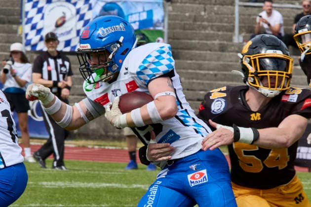 German Football League GFL , Munich Cowboys vs Allgäu Comets, Munich Cowboys, Allgäu Comets, 2026 06 06 in München Städtisches Stadion an der Dantestraße Dantestation KING David Allgäu Comets DB Nr19 ALC19 , WAGNER Jakob Munich Cowboys Linebacker LB Nr54 MUC54 sportworld München Städtisches Stadion an der Dant Bayern Germany