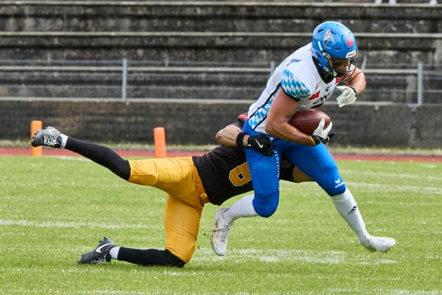 German Football League GFL , Munich Cowboys vs Allgäu Comets, Munich Cowboys, Allgäu Comets, 2026 06 06 in München Städtisches Stadion an der Dantestraße Dantestation QUIGLEY Gabriel Allgäu Comets WR Nr7 ALC7 , ROEBUCK Jonathan Munich Cowboys Defence Back DB Nr8 MUC8 sportworld München Städtisches Stadion an der Dant Bayern Germany