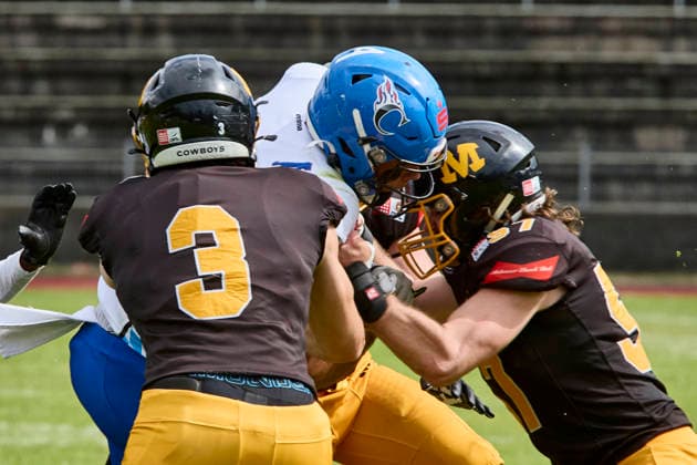German Football League GFL , Munich Cowboys vs Allgäu Comets, Munich Cowboys, Allgäu Comets, 2026 06 06 in München Städtisches Stadion an der Dantestraße Dantestation QUIGLEY Gabriel Allgäu Comets WR Nr7 ALC7 , ENGLMANN Vinzent Munich Cowboys Linebacker LB Nr57 MUC57 , HUBER Franz Munich Cowboys Defence Back DB Nr3 MUC3 sportworld München Städtisches Stadion an der Dant Bayern Germany