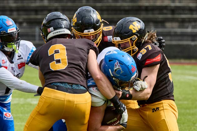 German Football League GFL , Munich Cowboys vs Allgäu Comets, Munich Cowboys, Allgäu Comets, 2026 06 06 in München Städtisches Stadion an der Dantestraße Dantestation QUIGLEY Gabriel Allgäu Comets WR Nr7 ALC7 , ENGLMANN Vinzent Munich Cowboys Linebacker LB Nr57 MUC57 , HUBER Franz Munich Cowboys Defence Back DB Nr3 MUC3 , TARANTINO Peter Munich Cowboys Defence Back DB Nr0 MUC0 sportworld München Städtisches Stadion an der Dant Bayern Germany