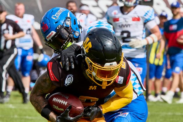 German Football League GFL , Munich Cowboys vs Allgäu Comets, Munich Cowboys, Allgäu Comets, 2026 06 06 in München Städtisches Stadion an der Dantestraße Dantestation Touchdown Munich Cowboys BOCCELLA Gabriel Munich Cowboys Wide Receiver WR Nr2 MUC2 , LIPSEY Chris Allgäu Comets RB DB Nr1 ALC1 sportworld München Städtisches Stadion an der Dant Bayern Germany