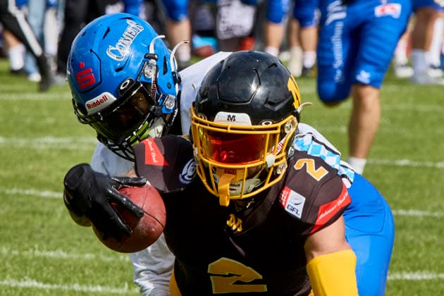 German Football League GFL , Munich Cowboys vs Allgäu Comets, Munich Cowboys, Allgäu Comets, 2026 06 06 in München Städtisches Stadion an der Dantestraße Dantestation Touchdown Munich Cowboys BOCCELLA Gabriel Munich Cowboys Wide Receiver WR Nr2 MUC2 , LIPSEY Chris Allgäu Comets RB DB Nr1 ALC1 sportworld München Städtisches Stadion an der Dant Bayern Germany