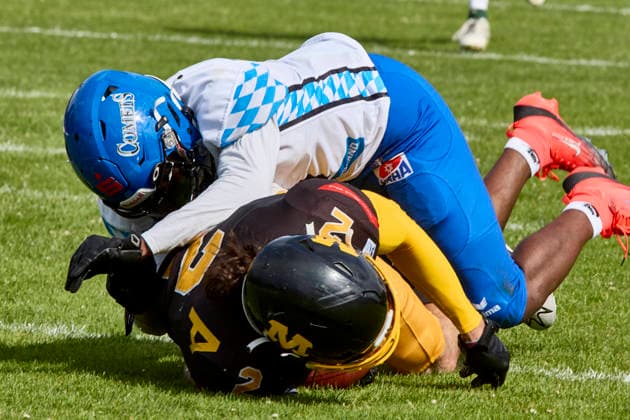 German Football League GFL , Munich Cowboys vs Allgäu Comets, Munich Cowboys, Allgäu Comets, 2026 06 06 in München Städtisches Stadion an der Dantestraße Dantestation Touchdown Munich Cowboys BOCCELLA Gabriel Munich Cowboys Wide Receiver WR Nr2 MUC2 , LIPSEY Chris Allgäu Comets RB DB Nr1 ALC1 sportworld München Städtisches Stadion an der Dant Bayern Germany