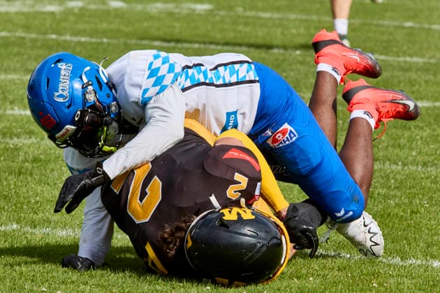 German Football League GFL , Munich Cowboys vs Allgäu Comets, Munich Cowboys, Allgäu Comets, 2026 06 06 in München Städtisches Stadion an der Dantestraße Dantestation Touchdown Munich Cowboys BOCCELLA Gabriel Munich Cowboys Wide Receiver WR Nr2 MUC2 , LIPSEY Chris Allgäu Comets RB DB Nr1 ALC1 sportworld München Städtisches Stadion an der Dant Bayern Germany