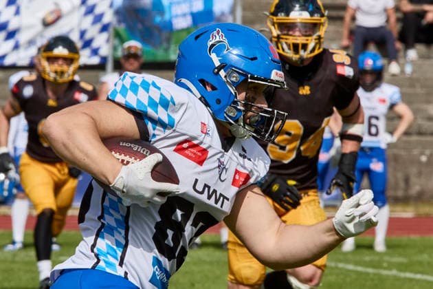 German Football League GFL , Munich Cowboys vs Allgäu Comets, Munich Cowboys, Allgäu Comets, 2026 06 06 in München Städtisches Stadion an der Dantestraße Dantestation KNOOP Leon Allgäu Comets TE Nr83 ALC83 sportworld München Städtisches Stadion an der Dant Bayern Germany