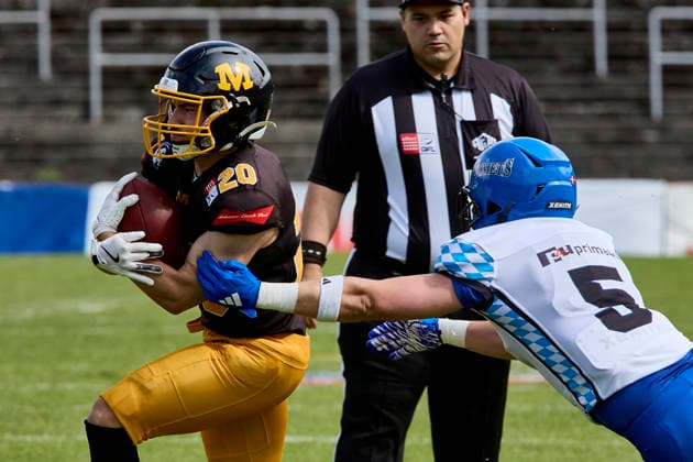 German Football League GFL , Munich Cowboys vs Allgäu Comets, Munich Cowboys, Allgäu Comets, 2026 06 06 in München Städtisches Stadion an der Dantestraße Dantestation Touchdown Munich Cowboys MAYER Maximilian Munich Cowboys Running Back RB Nr20 MUC20 , ANDERSEN Steven Allgäu Comets DB Nr5 ALC5 sportworld München Städtisches Stadion an der Dant Bayern Germany