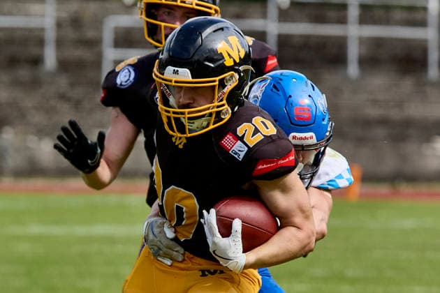 German Football League GFL , Munich Cowboys vs Allgäu Comets, Munich Cowboys, Allgäu Comets, 2026 06 06 in München Städtisches Stadion an der Dantestraße Dantestation Touchdown Munich Cowboys MAYER Maximilian Munich Cowboys Running Back RB Nr20 MUC20 , ARNOLD Silas Allgäu Comets CB Nr21 ALC21 sportworld München Städtisches Stadion an der Dant Bayern Germany