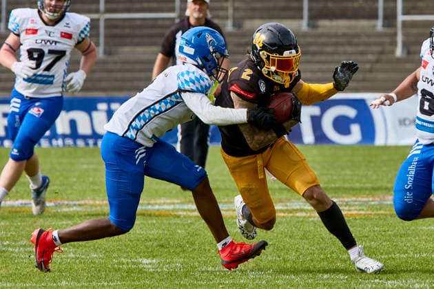 German Football League GFL , Munich Cowboys vs Allgäu Comets, Munich Cowboys, Allgäu Comets, 2026 06 06 in München Städtisches Stadion an der Dantestraße Dantestation BOCCELLA Gabriel Munich Cowboys Wide Receiver WR Nr2 MUC2 , LIPSEY Chris Allgäu Comets RB DB Nr1 ALC1 sportworld München Städtisches Stadion an der Dant Bayern Germany