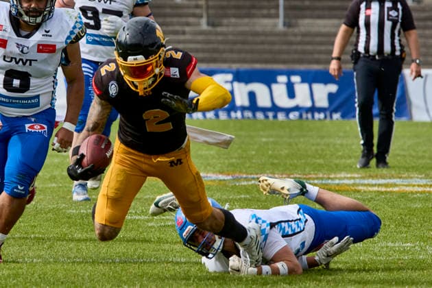 German Football League GFL , Munich Cowboys vs Allgäu Comets, Munich Cowboys, Allgäu Comets, 2026 06 06 in München Städtisches Stadion an der Dantestraße Dantestation BOCCELLA Gabriel Munich Cowboys Wide Receiver WR Nr2 MUC2 , DUTTON Joshua Allgäu Comets WR DB Nr2 ALC2 sportworld München Städtisches Stadion an der Dant Bayern Germany