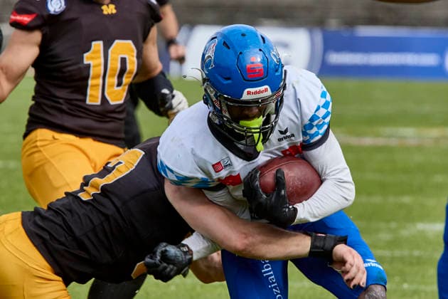 German Football League GFL , Munich Cowboys vs Allgäu Comets, Munich Cowboys, Allgäu Comets, 2026 06 06 in München Städtisches Stadion an der Dantestraße Dantestation Touchdown Allgäu Comets LIPSEY Chris Allgäu Comets RB DB Nr1 ALC1 , ENGLMANN Vinzent Munich Cowboys Linebacker LB Nr57 MUC57 sportworld München Städtisches Stadion an der Dant Bayern Germany