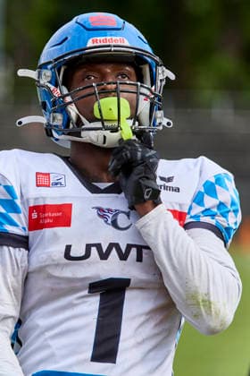 German Football League GFL , Munich Cowboys vs Allgäu Comets, Munich Cowboys, Allgäu Comets, 2026 06 06 in München Städtisches Stadion an der Dantestraße Dantestation Touchdown Allgäu Comets LIPSEY Chris Allgäu Comets RB DB Nr1 ALC1 , ENGLMANN Vinzent Munich Cowboys Linebacker LB Nr57 MUC57 sportworld München Städtisches Stadion an der Dant Bayern Germany