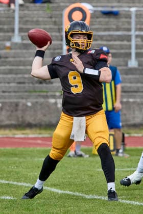 German Football League GFL , Munich Cowboys vs Allgäu Comets, Munich Cowboys, Allgäu Comets, 2026 06 06 in München Städtisches Stadion an der Dantestraße Dantestation SEMPTIMPHELTER Nicholas Munich Cowboys Quaterback QB Nr9 MUC9 sportworld München Städtisches Stadion an der Dant Bayern Germany