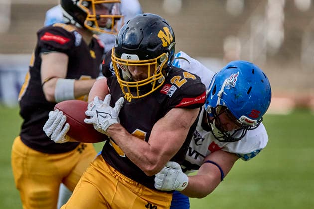 German Football League GFL , Munich Cowboys vs Allgäu Comets, Munich Cowboys, Allgäu Comets, 2026 06 06 in München Städtisches Stadion an der Dantestraße Dantestation OTHMANN KHALDUN Mustafa Munich Cowboys Running Back RB Nr24 MUC24 , BOEHNCKE Henry Allgäu Comets DL Nr97 ALC97 sportworld München Städtisches Stadion an der Dant Bayern Germany