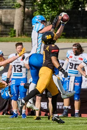 German Football League GFL , Munich Cowboys vs Allgäu Comets, Munich Cowboys, Allgäu Comets, 2026 06 06 in München Städtisches Stadion an der Dantestraße Dantestation QUIGLEY Gabriel Allgäu Comets WR Nr7 ALC7 , ROEBUCK Jonathan Munich Cowboys Defence Back DB Nr8 MUC8 sportworld München Städtisches Stadion an der Dant Bayern Germany