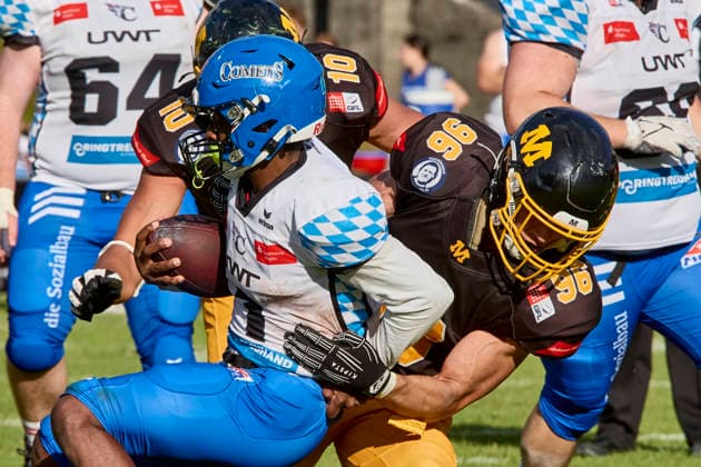 German Football League GFL , Munich Cowboys vs Allgäu Comets, Munich Cowboys, Allgäu Comets, 2026 06 06 in München Städtisches Stadion an der Dantestraße Dantestation LIPSEY Chris Allgäu Comets RB DB Nr1 ALC1 , BOURAIMA Samy Munich Cowboys Defence Line DL Nr96 MUC96 sportworld München Städtisches Stadion an der Dant Bayern Germany