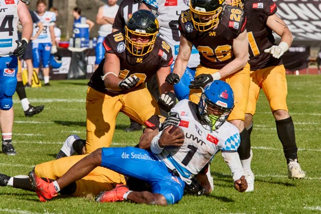 German Football League GFL , Munich Cowboys vs Allgäu Comets, Munich Cowboys, Allgäu Comets, 2026 06 06 in München Städtisches Stadion an der Dantestraße Dantestation LIPSEY Chris Allgäu Comets RB DB Nr1 ALC1 , BOURAIMA Samy Munich Cowboys Defence Line DL Nr96 MUC96 sportworld München Städtisches Stadion an der Dant Bayern Germany