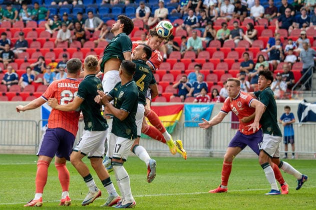 June 6, 2026, Harrison, Nj, United States: Scott McTominay (4) of Scotland heads the ball during an International Friendly, Länderspiel, Nationalmannschaft match against Bolivia. Scotland 4:0 Bolivia Scotland And Bolivia Face Off In An International Friendly Match In Harrison, USA - 06 Jun 2026  - ZUMAs197 20260606_aaa_s197_496 Copyright: xRonxSmitsx