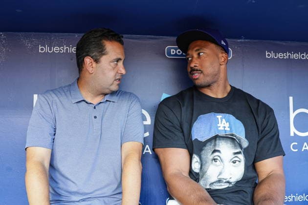 MLB, Baseball Herren, USA - Los Angeles Dodgers vs Anaheim Angels Reporter David Vassegh interviews new Los Angeles Rams defensive end Myles Garrett prior to an MLB game between the Los Angeles Dodgers and the Anaheim Angels at Uniqlo Field in Dodger Stadium in Los Angeles, California, USA, 06 June 2026. LOS ANGELES CALIFORNIA UNITED STATES  Copyright: xCHRISxTORRESx