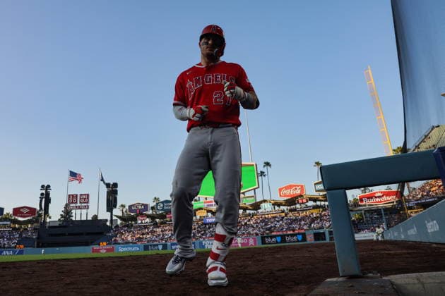 MLB, Baseball Herren, USA - Los Angeles Dodgers vs Anaheim Angels Angels center fielder Mike Trout comes back to the dugout after the first inning of an MLB game between the Los Angeles Dodgers and the Anaheim Angels at Uniqlo Field in Dodger Stadium in Los Angeles, California, USA, 06 June 2026. LOS ANGELES CALIFORNIA UNITED STATES  Copyright: xCHRISxTORRESx