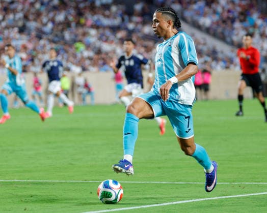 June 6, 2026, College Station, Texas, USA: Honduras forward RIGOBERTO RIVAS (7) kicks the ball during an International Friendly, Länderspiel, Nationalmannschaft soccer match between Argentina and Honduras at Kyle Field in College Station, TX, Saturday, June 6, 2026. Soccer 2026: Argentina 2:0 Honduras  - ZUMAa325 20260606_zsa_a325_036 Copyright: xDavidxBalleringxIix