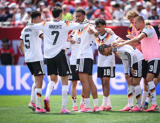 Soccer World Cup 2026 test match in Chicago 06 06 2026 USA Germany TEAM CELEBRATION Germany Aleksandar Pavlovic, Kai Havertz, Felix Nmecha, Nathaniel Brown, goal scorer for the 1 2 winning goal Leroy Sane, Nick Woltemade and Waldemar Anton from left to right