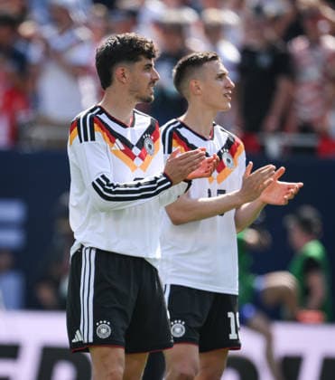 Soccer World Cup 2026 test match in Chicago 06 06 2026 USA Germany Kai Havertz left, Germany and Nico Schlotterbeck right, Germany with thanks to the spectators after the match