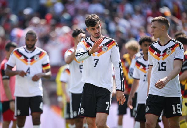 Soccer World Cup 2026 test match in Chicago 06 06 2026 USA Germany Kai Havertz left, Germany and Nico Schlotterbeck right, Germany with thanks to the spectators after the match